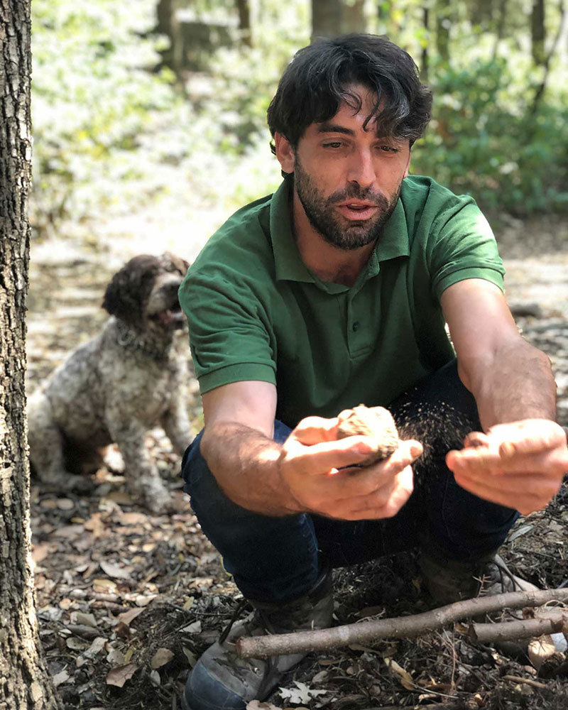 truffle hunting tour tuscany