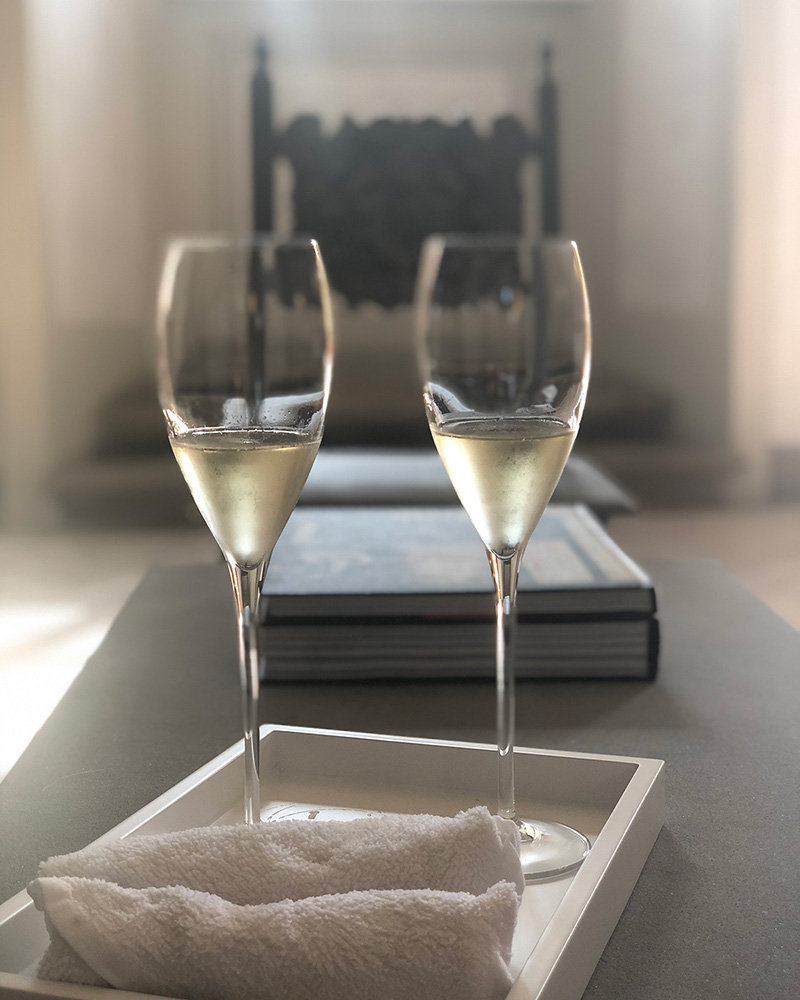 como castello del nero review welcome drinks proscecco