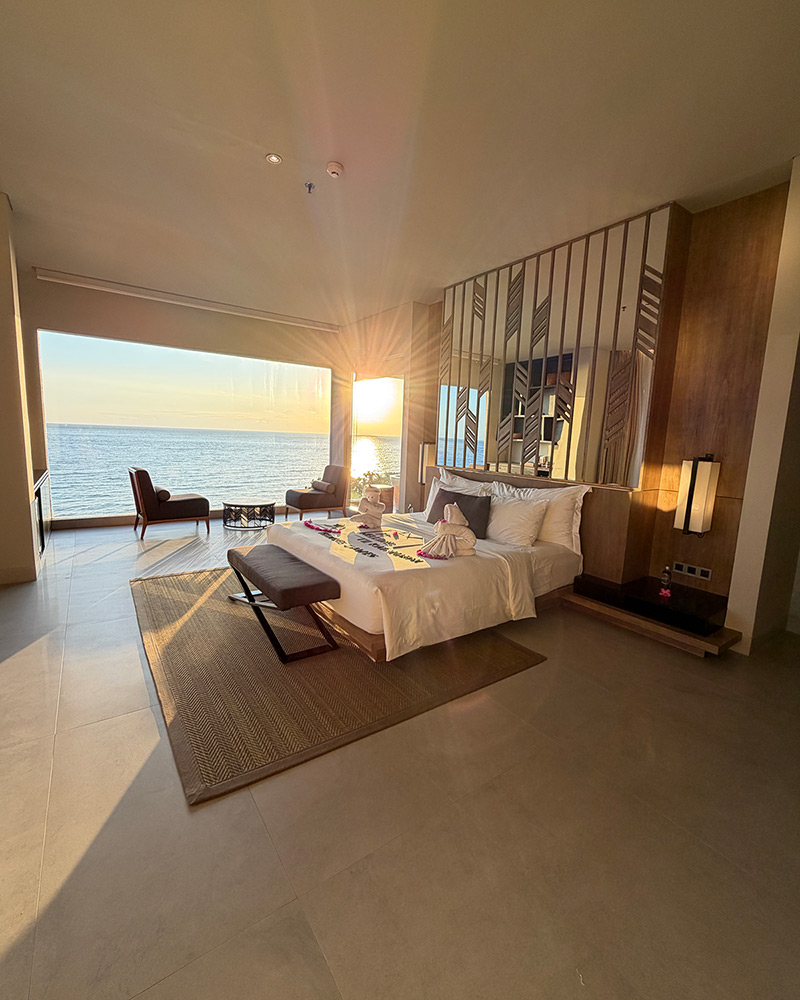 Katamaran Hotel Resort Lombok premier club king ocean view room