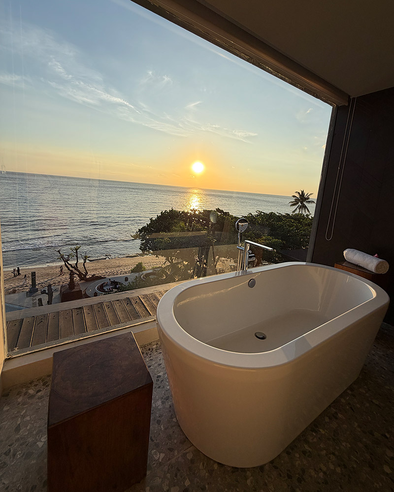Katamaran Hotel & Resort Lombok review bath ocean view privacy