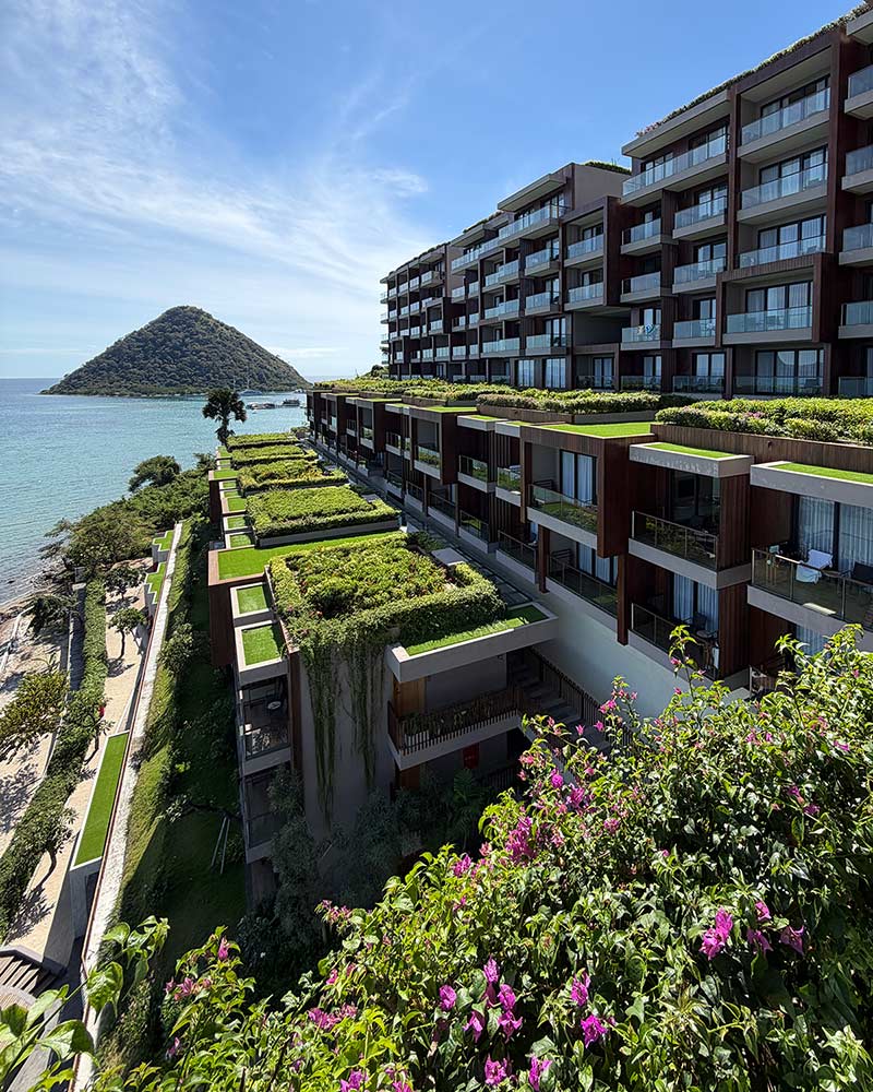 hotels Labuan Bajo katamaran komodo exterior