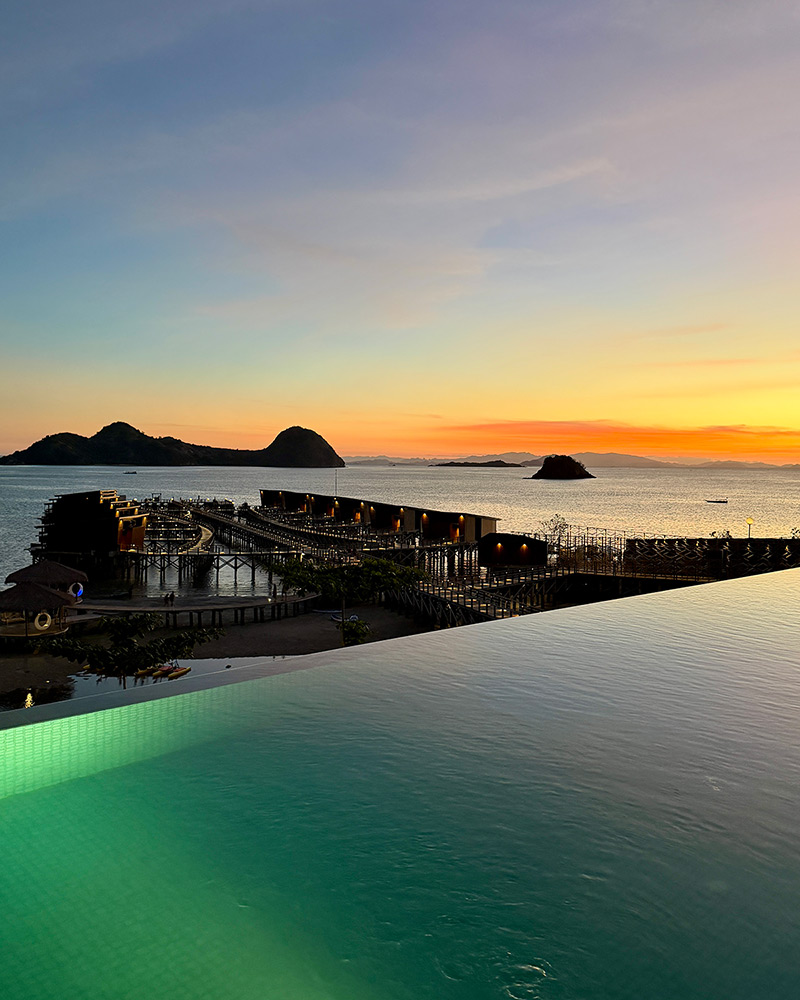 Katamaran Hotel & Resort Komodo review pool sunset