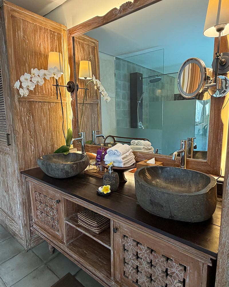 Pramana Watu Kurung ubud hotel review private villa bathroom
