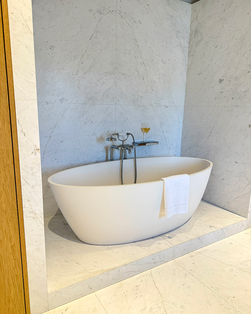 Château de la Gaude review double room bath champagne